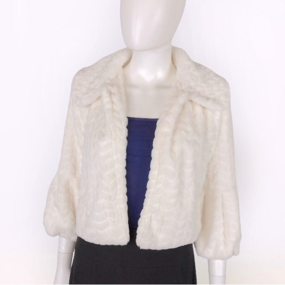 Tacera Faux Fur Jacket White Cream 3/4 Sleeves Cropped Cozy Coat Holiday